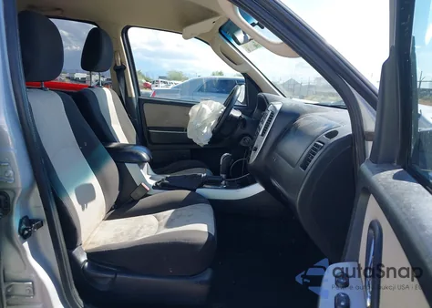 2005 Mercury Mariner Luxury/Premier from USA, damaged, VIN 4M2YU56155DJ06054